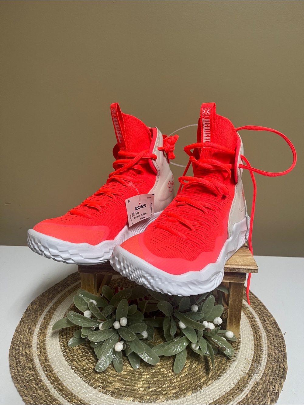 Under Armour Women’s Flow Highlight Ace Volleyball Shoes NWT (6.5)